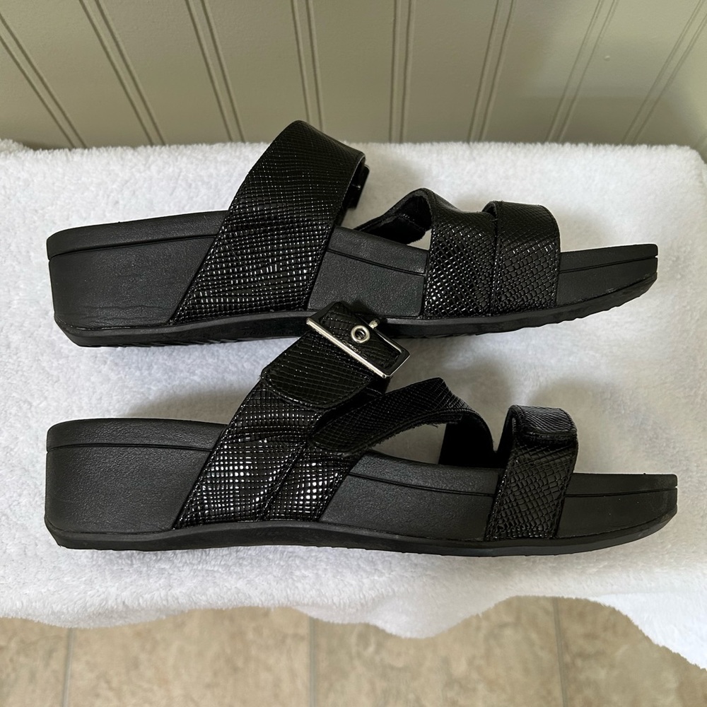 Vionic black wedge sandals size 9